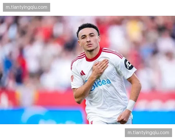 桑切斯头球破门吹响反攻,塞维利亚前锋替补登场改变态势 桑切斯头球破门吹响反攻,塞维利亚前锋替补登场改变态势